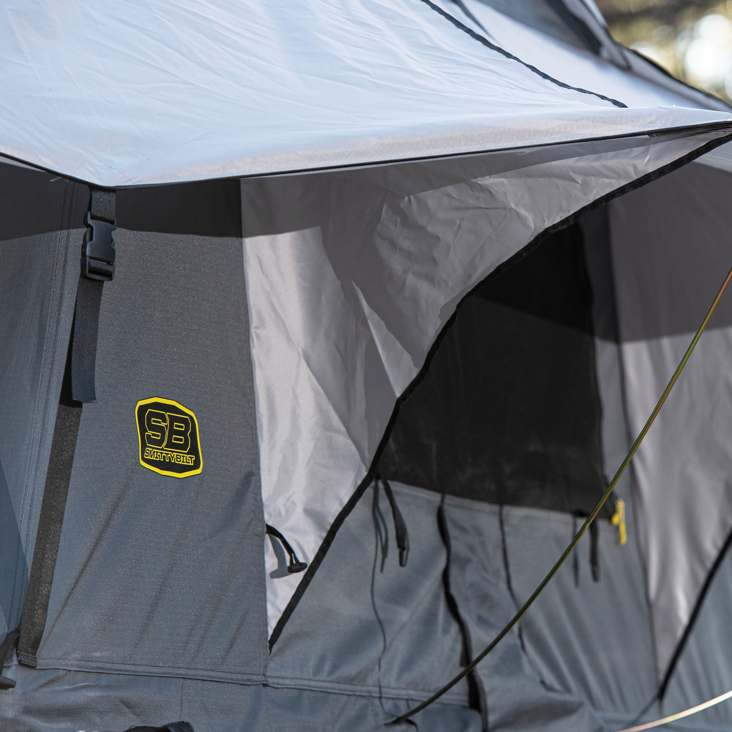 SmittyBilt logo and mesh